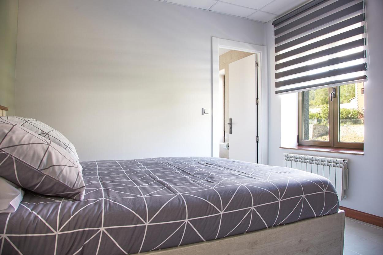 Hostal Fontanan La Pola de Gordon Buitenkant foto
